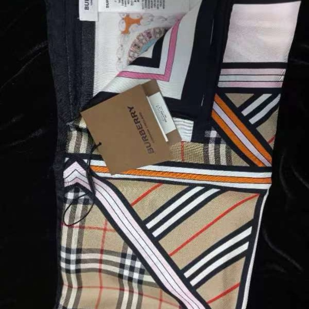 Burberry Silk scarf - Picture 5 of 5